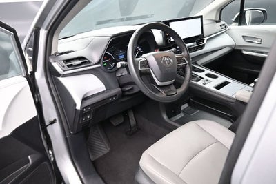 2025 Toyota Sienna XLE 8 Passenger