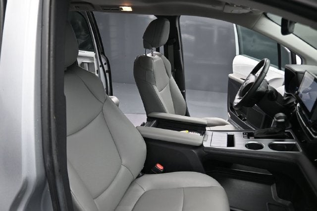 2025 Toyota Sienna XLE 8 Passenger