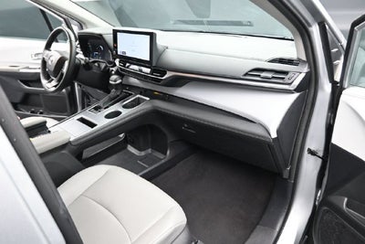 2025 Toyota Sienna XLE 8 Passenger
