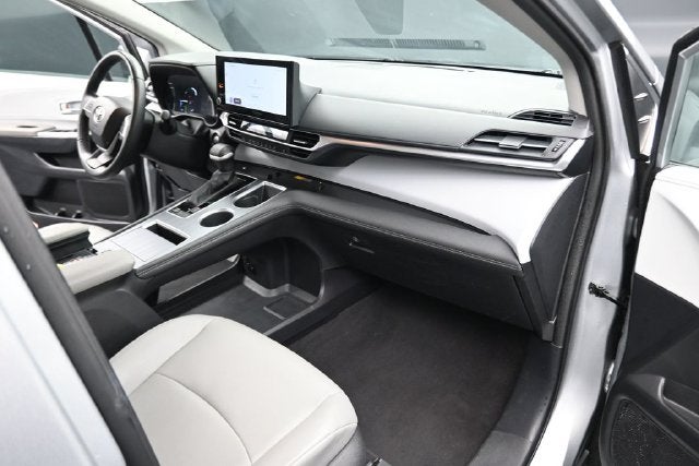 2025 Toyota Sienna XLE 8 Passenger