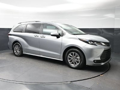 2025 Toyota Sienna XLE 8 Passenger