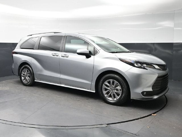 2025 Toyota Sienna XLE 8 Passenger