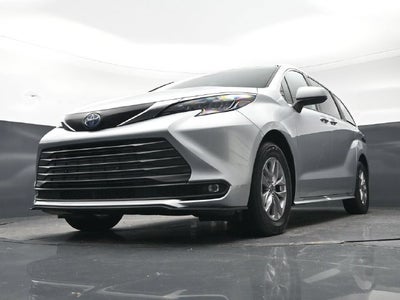 2025 Toyota Sienna XLE 8 Passenger