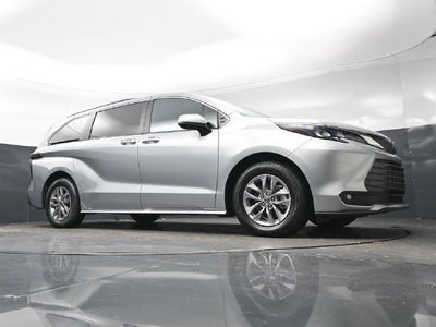 2025 Toyota Sienna XLE 8 Passenger