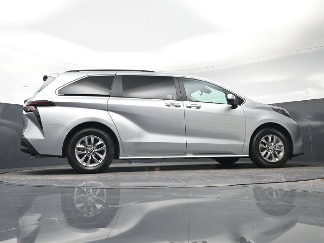 2025 Toyota Sienna XLE 8 Passenger