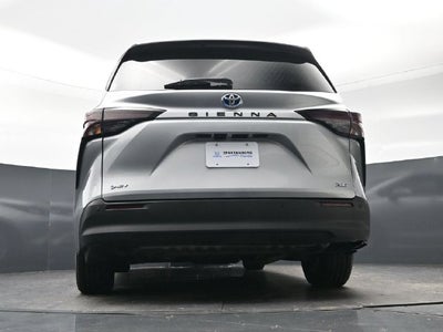 2025 Toyota Sienna XLE 8 Passenger