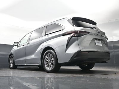 2025 Toyota Sienna XLE 8 Passenger