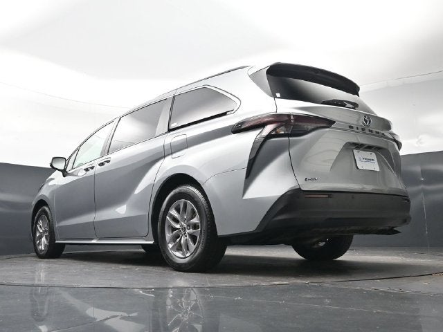 2025 Toyota Sienna XLE 8 Passenger