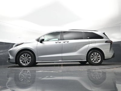2025 Toyota Sienna XLE 8 Passenger