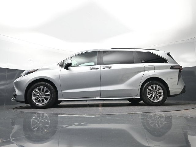 2025 Toyota Sienna XLE 8 Passenger