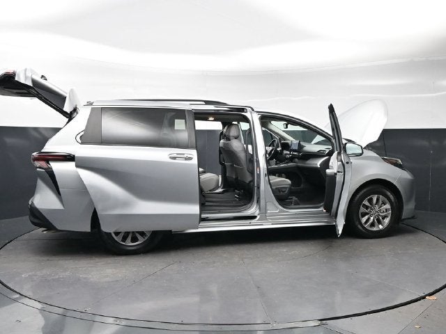 2025 Toyota Sienna XLE 8 Passenger