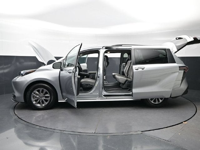2025 Toyota Sienna XLE 8 Passenger