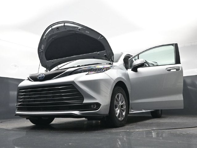 2025 Toyota Sienna XLE 8 Passenger