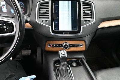 2022 Volvo XC90 T6 Momentum