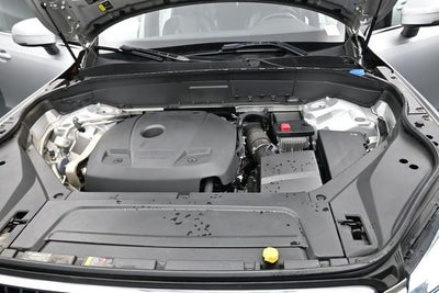 2022 Volvo XC90 T6 Momentum