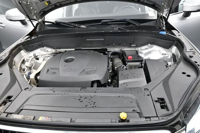 2022 Volvo XC90 T6 Momentum