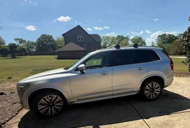 2022 Volvo XC90 T6 Momentum