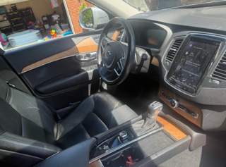 2022 Volvo XC90 T6 Momentum
