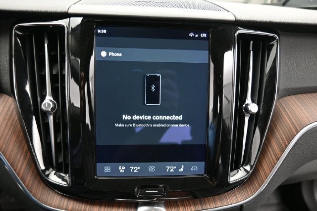 2023 Volvo XC60 B5 Plus Dark Theme