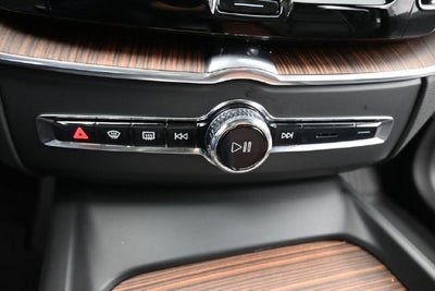 2023 Volvo XC60 B5 Plus Dark Theme