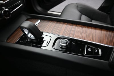 2023 Volvo XC60 B5 Plus Dark Theme
