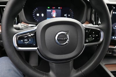 2023 Volvo XC60 B5 Plus Dark Theme