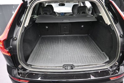 2023 Volvo XC60 B5 Plus Dark Theme