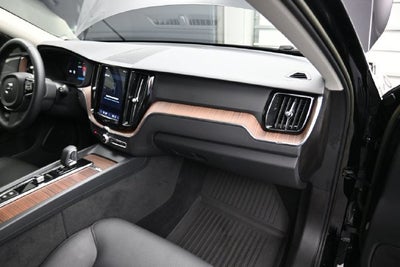 2023 Volvo XC60 B5 Plus Dark Theme