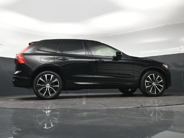 2023 Volvo XC60 B5 Plus Dark Theme