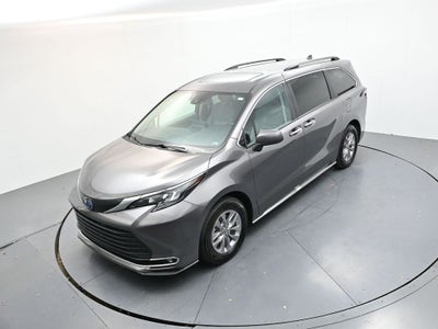 2024 Toyota Sienna XLE