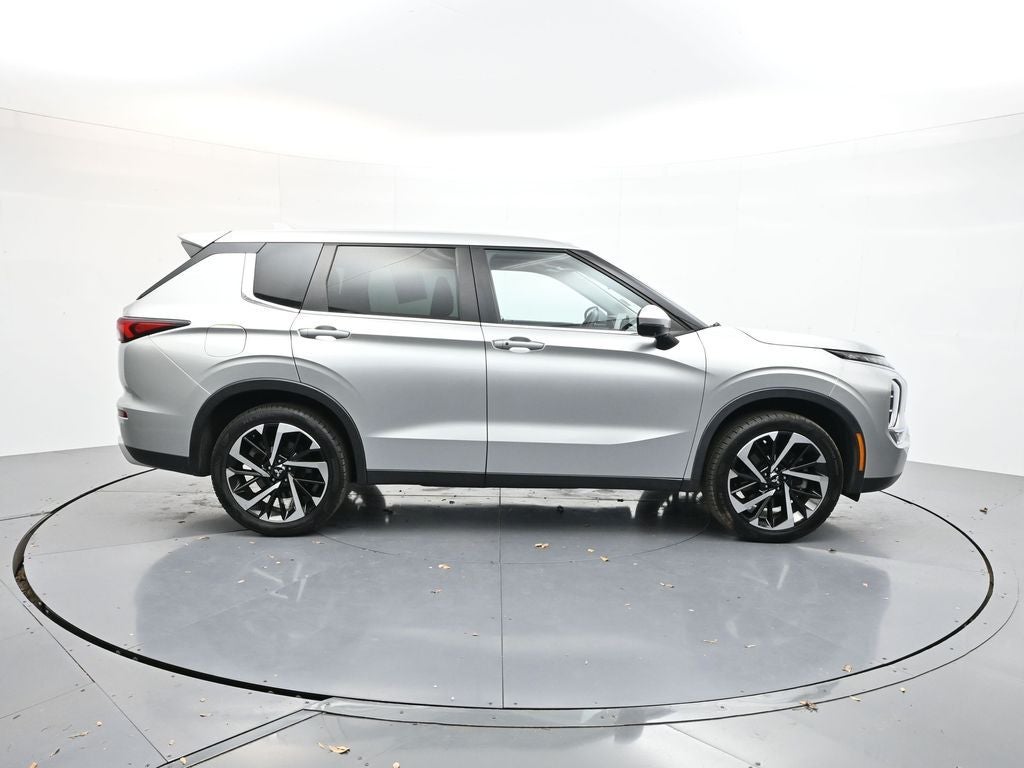 2022 Mitsubishi Outlander SE
