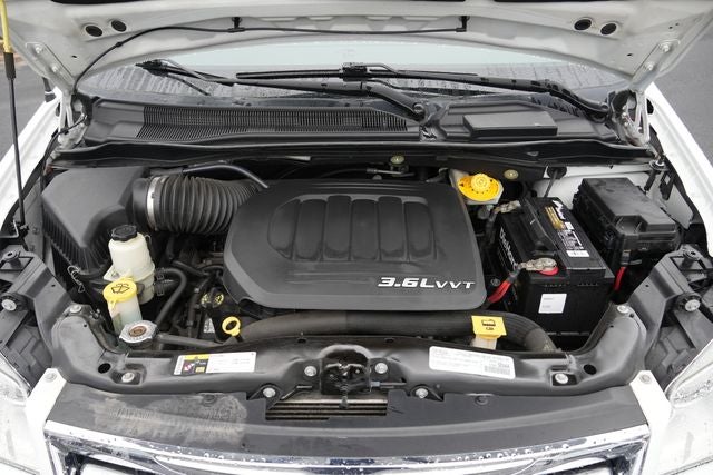 2016 Chrysler Town & Country Touring-L