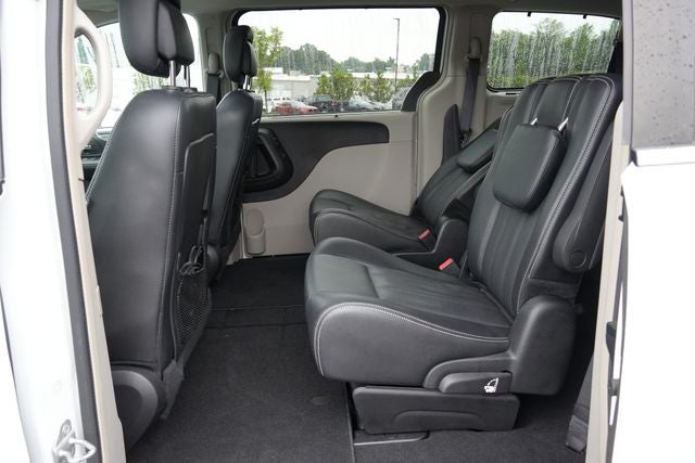 2016 Chrysler Town & Country Touring-L