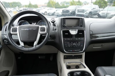 2016 Chrysler Town & Country Touring-L
