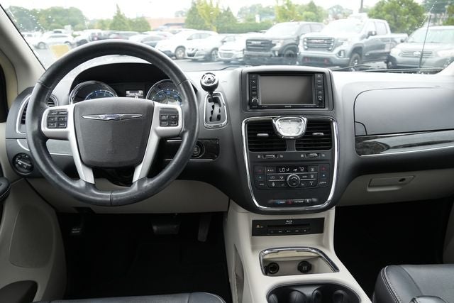 2016 Chrysler Town & Country Touring-L