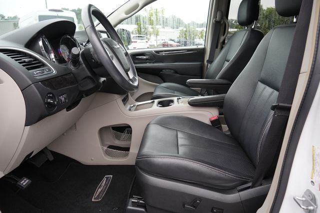 2016 Chrysler Town & Country Touring-L