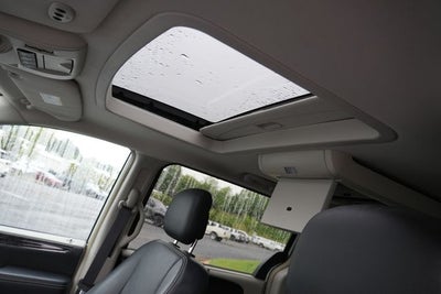 2016 Chrysler Town & Country Touring-L