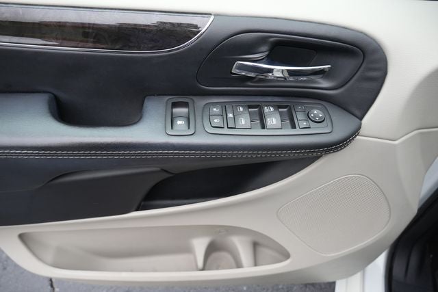 2016 Chrysler Town & Country Touring-L