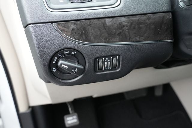 2016 Chrysler Town & Country Touring-L
