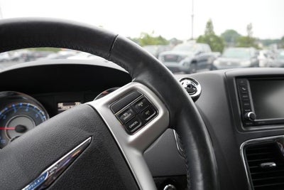 2016 Chrysler Town & Country Touring-L