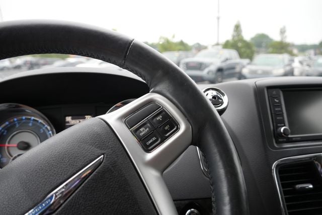 2016 Chrysler Town & Country Touring-L
