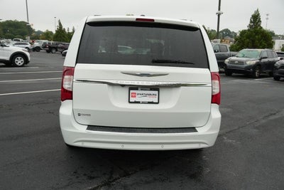 2016 Chrysler Town & Country Touring-L