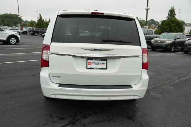 2016 Chrysler Town & Country Touring-L