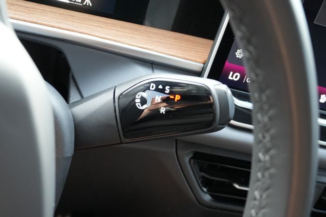 2025 Volkswagen Tiguan 2.0T SEL R-Line
