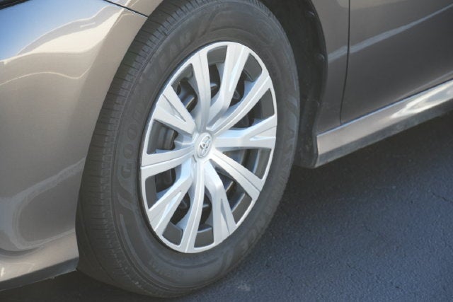 2018 Toyota Camry Hybrid LE