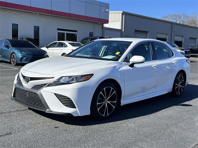 2020 Toyota Camry SE