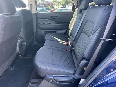 2025 Nissan Pathfinder SV