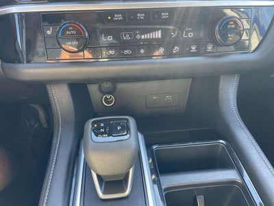 2025 Nissan Pathfinder SV