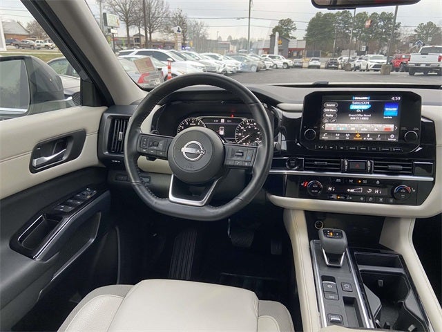 2025 Nissan Pathfinder SL