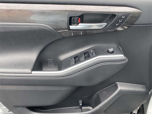 2020 Toyota Highlander Hybrid Platinum